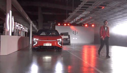 跨界營銷新典范 高合汽車聯動Scabal工廠走秀，重構汽車銷售體驗